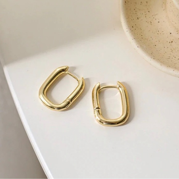 NWT 18k Gold plated modern hoop earrings - Picture 3 of 5